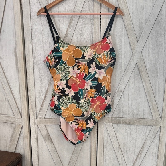 Women’s One Piece Swimsuit - Picture 1 of 3
